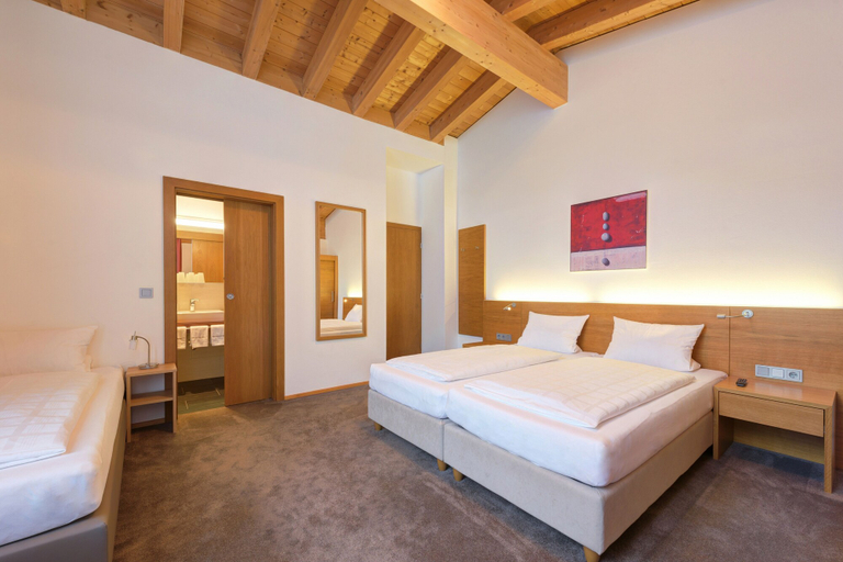 Bedroom 4, Hotel Alpenland, Landeck