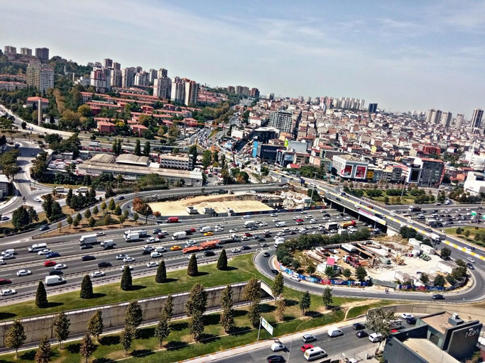 Lovely serviced apartment with a pool and GYM, Küçükçekmece