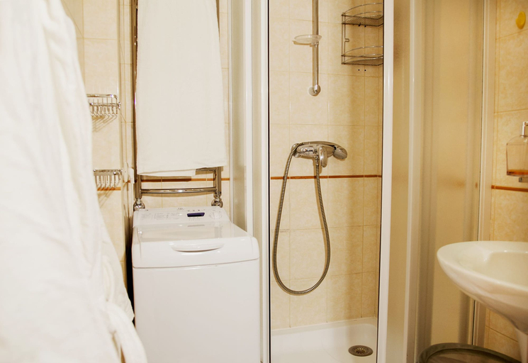 Bathroom 2, Funny Dolphins Apartments Butyrskaya, Northern