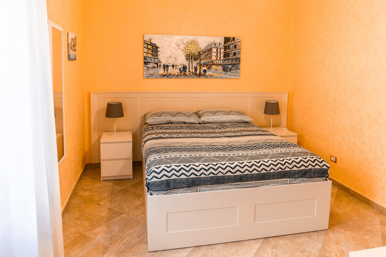 Room 4, Via Nonantola, Roma