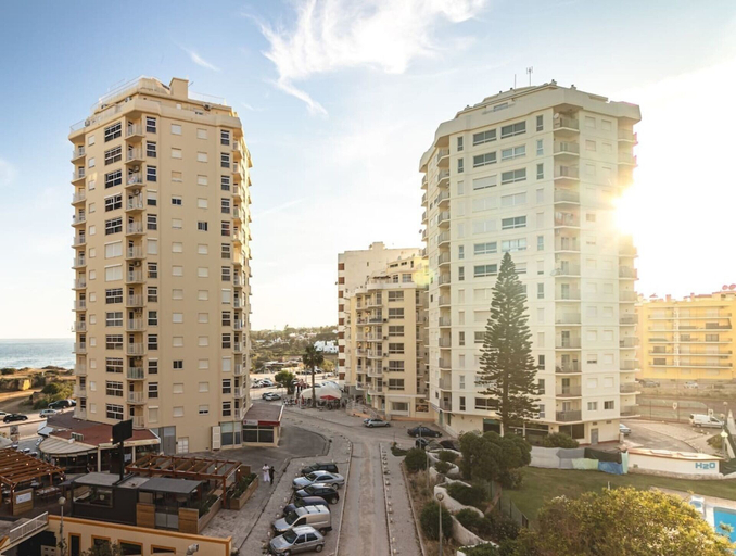 Exterior & Views, Inviting 2-bed Apartment in Armação de Pêra, Silves