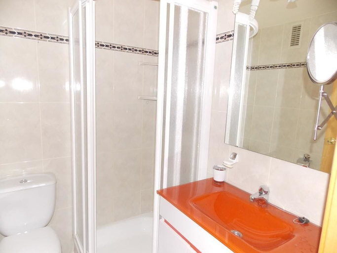 Bathroom, Apartamentos La Llamada, Tarragona