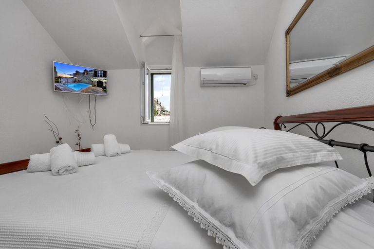 Bedroom 3, Villa Topolinath Pool, Baška Voda