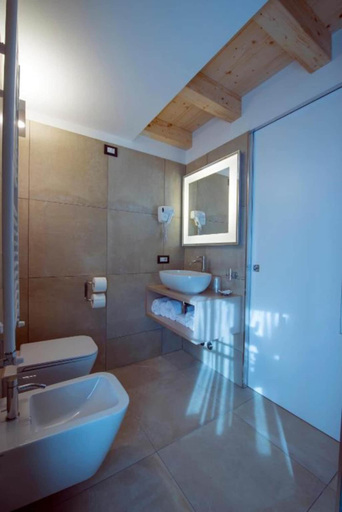Bathroom 4, La Meridiana, Sondrio