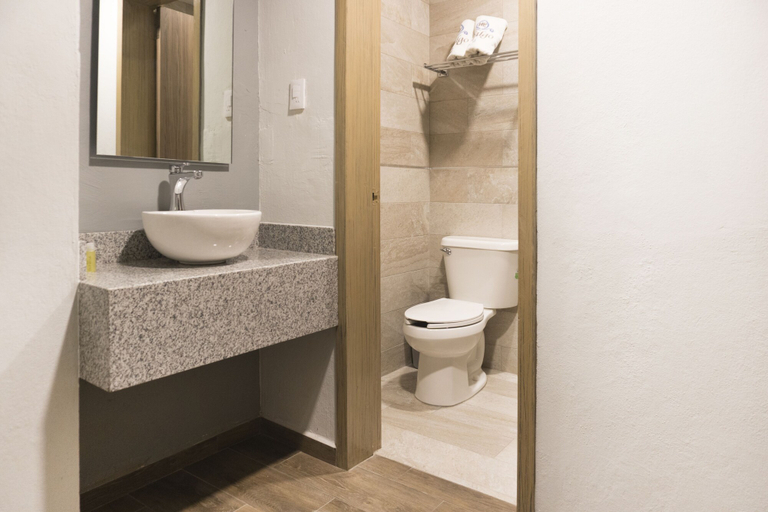 Bathroom 5, Hotel Hidalgo, Querétaro