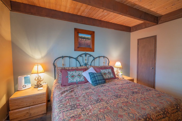 Bedroom 3, Lunar Lodge, San Bernardino