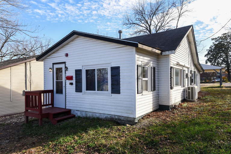 Exterior & Views 2, Downtown House in Historic Branson - Awesome Location, Taney