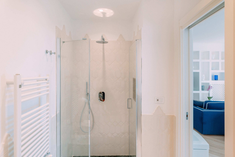 Bathroom 3, Eden Suite Sorrento, Napoli
