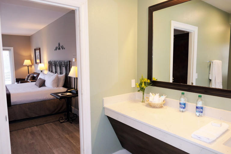 Bathroom 5, Vintage Villas Hotel & Events, Travis