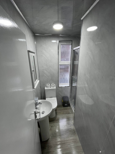 Bathroom 3, ISUITES, Stoke-on-Trent