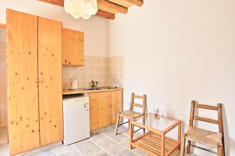 Others 5, Simeon Estate in Drouseia