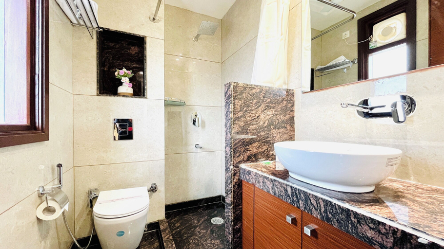 Bathroom 2, BluO 3BHK Golf Course Road Balcony Lift, Gurgaon