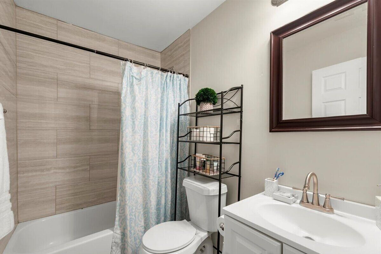 Bathroom 3, 1087 Windsor, Atlanta
