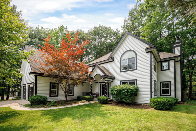 Exterior & Views 2, Peaceful Luxury Unique 3 BDR Home w/ Cinema & More, Grand Traverse