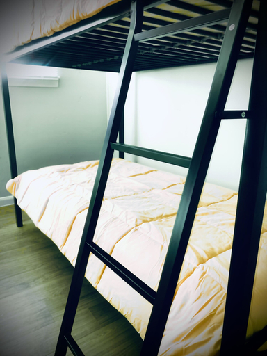 Bedroom 2, The Doze Off, Houston