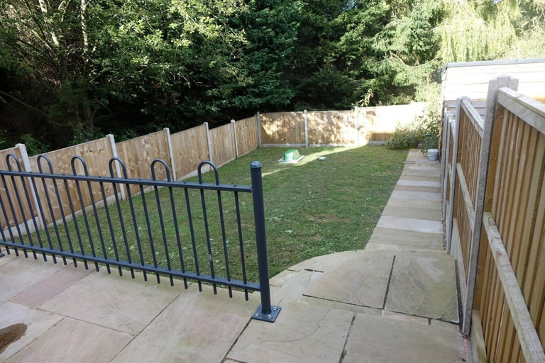 Others 3, Sleeps 2 - Garden & Hot Tub Option, Monmouthshire