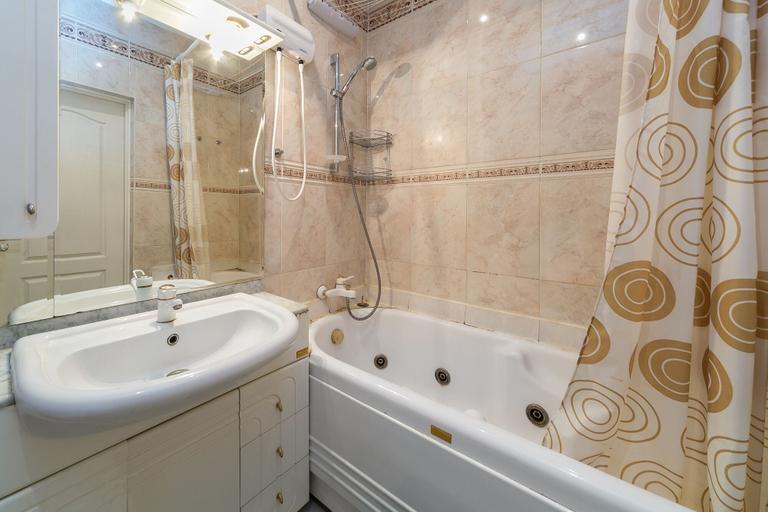 Bathroom 4, MaxRealty24 Prospekt Vernadskogo 15, Western