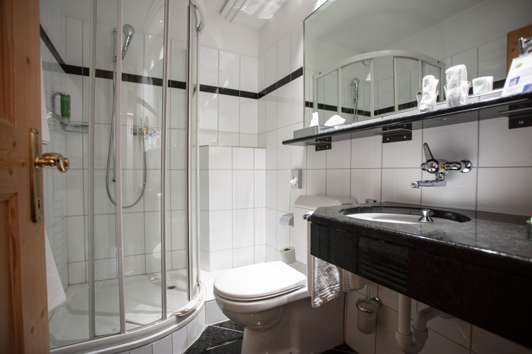 Bathroom 5, Posthotel Valbella - Berge, Spa & Wir, Albula