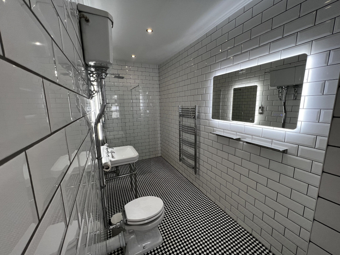Bathroom 2, Lower Winsford, Devon