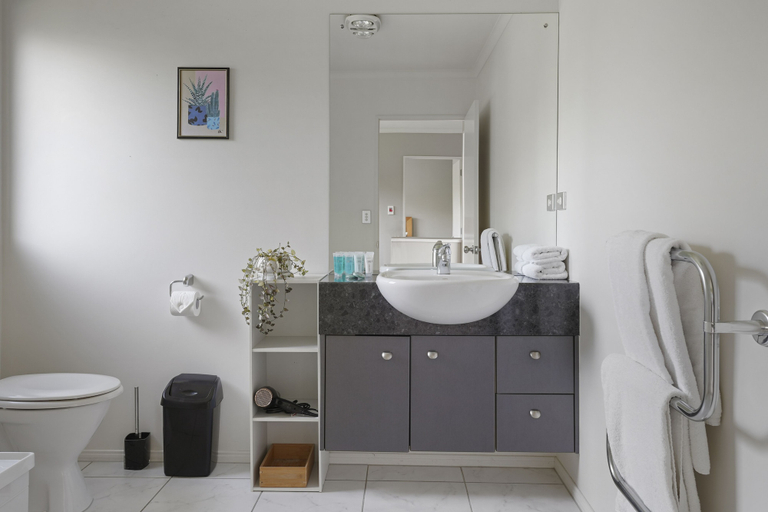 Bathroom 4, Spacious Family Home -Fully Fenced Yard, Waitakere