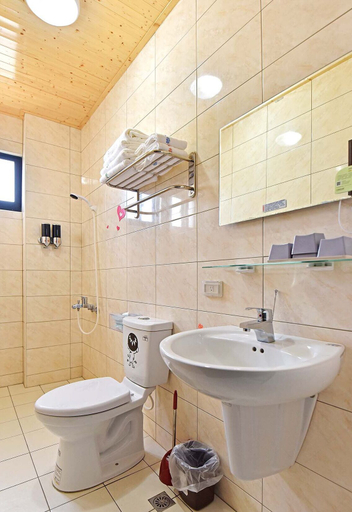Bathroom 3, Le Zai Ci Jhong B&B, Penghu