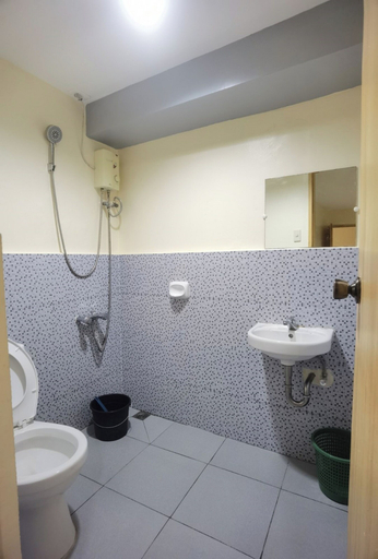 Bathroom 4, Rivoli Hotel, San Pablo City