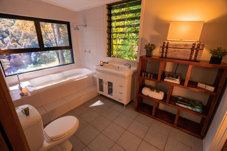 Bedroom 3, Whispering Valley Cottage Retreat, Caloundra - Hinterland