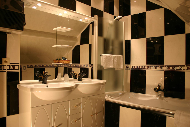 Bathroom 3, Le Relais de Pommard, Liège