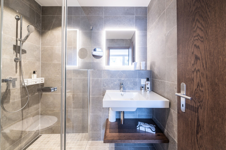 Bathroom 5, Posthotel Valbella - Berge, Spa & Wir, Albula