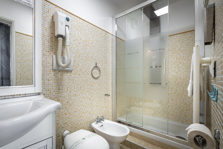 Bathroom 3, duomo palace, Florence