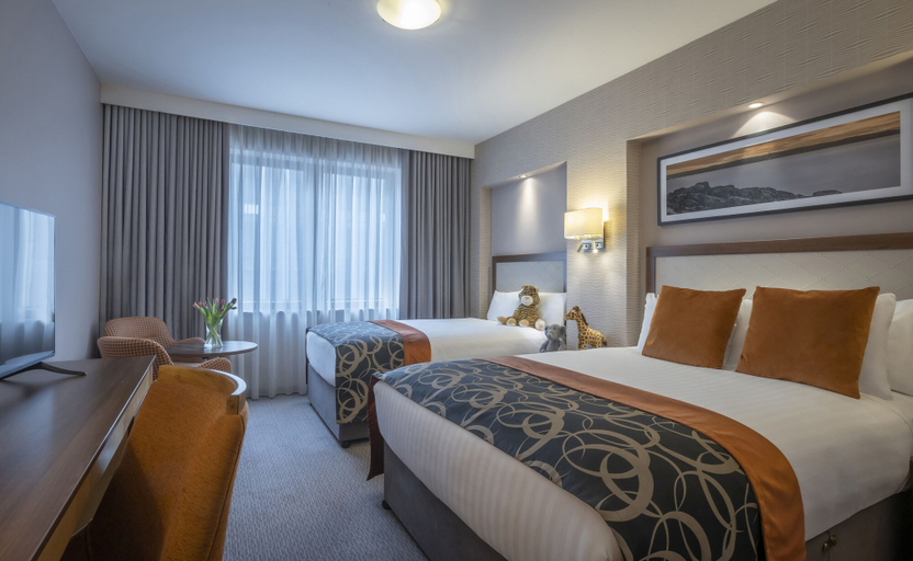 Bedroom 2, Clayton Hotel Belfast, Belfast