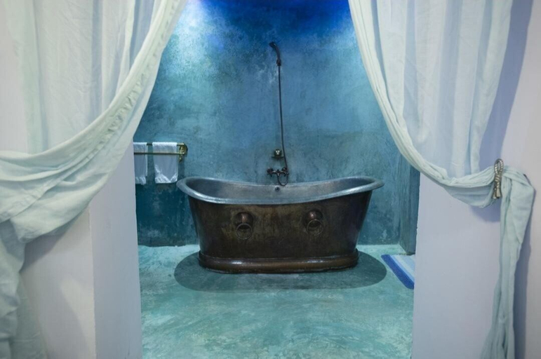 Bathroom 4, Dar Anne, Fès