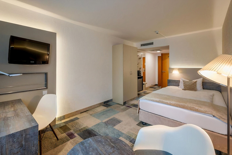 Bedroom 3, PLAZA INN Regensburg, Regensburg