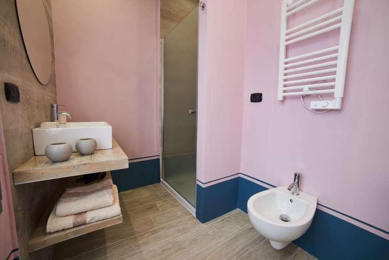 Bathroom 5, AL22 di Piazza del Gesù, Viterbo