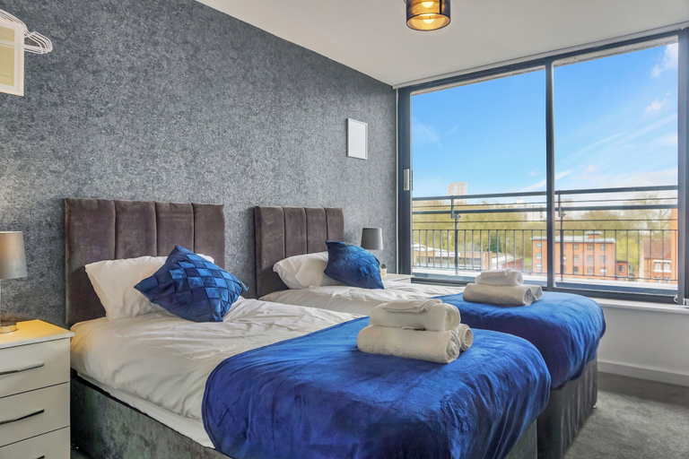 Others 5, 2 Bed Penthouse-sleeps 4 With Wraparound Balcony, Birmingham