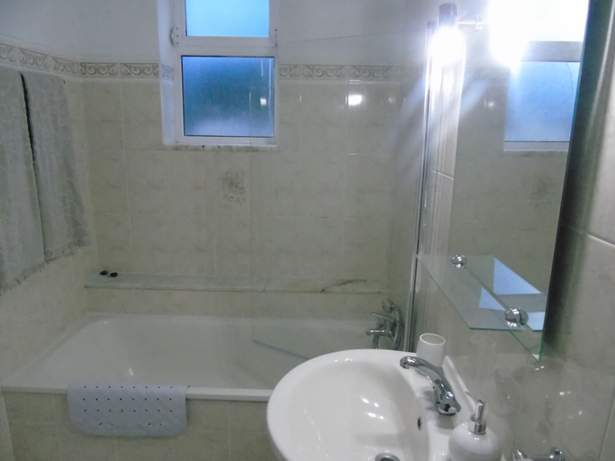Bathroom 4, Lagos Guests B&B, Lagos