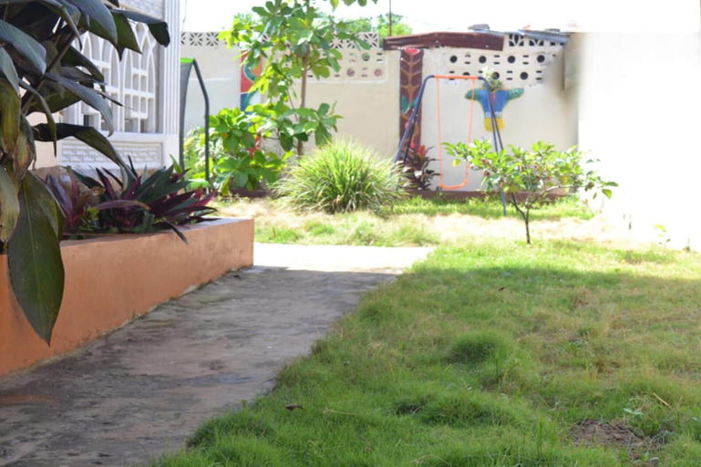 Others 5, Full Aircon- 3bed Villa- A/c- Wifi- Hotwater, Western Urban