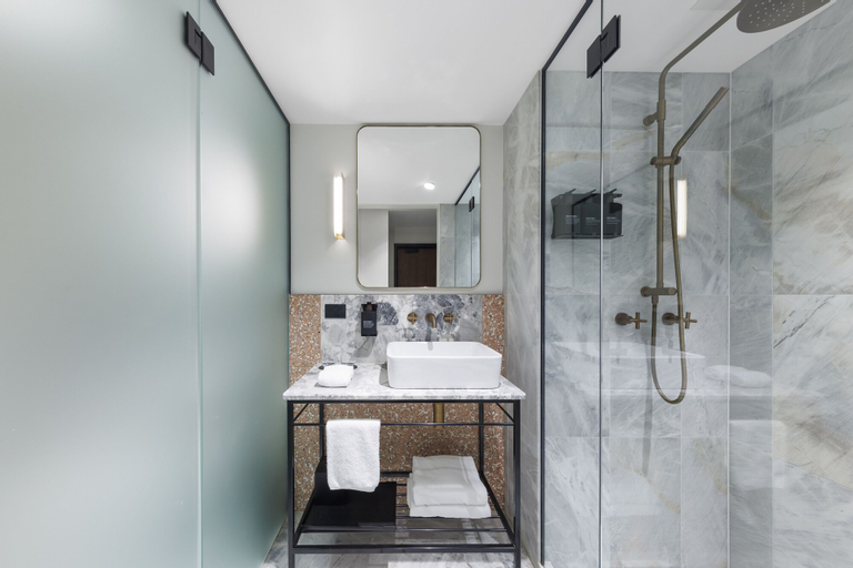Bathroom 7