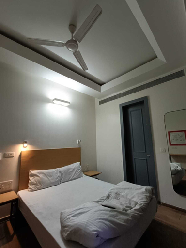 Bedroom 3, Hotel Town House, Delhi