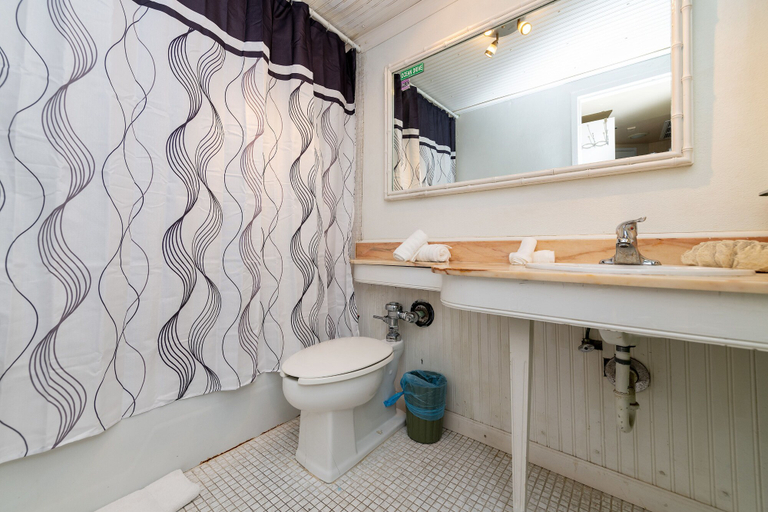 Bathroom 3, Miami Beach Castle by the Ocean, Miami-Dade