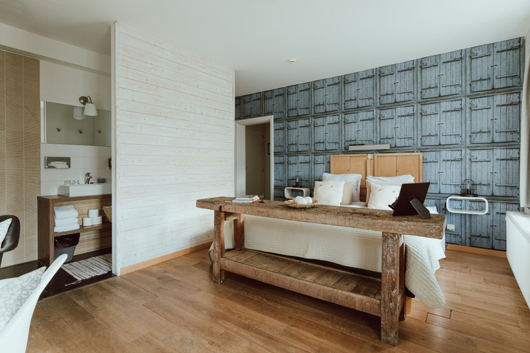 Bedroom 4, Au Nom De Dieu, Limburg