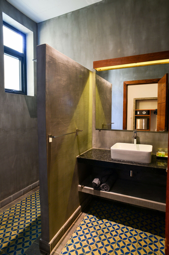 Bathroom 12