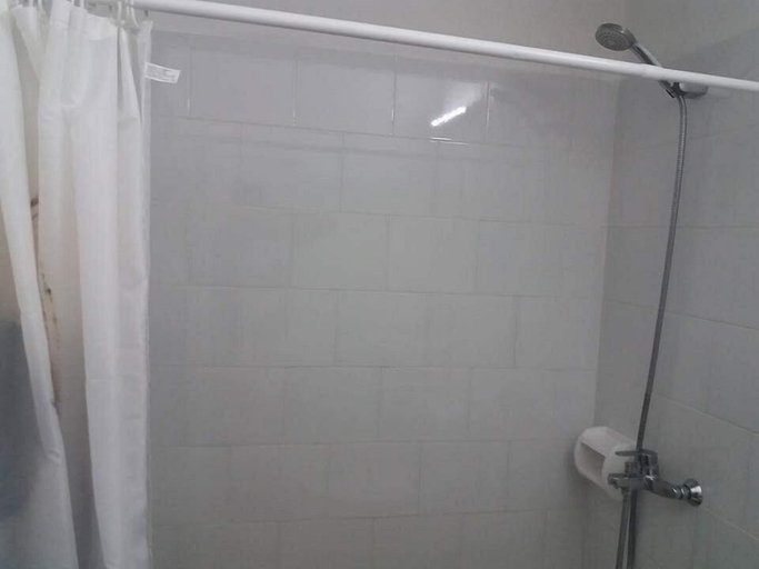 Bathroom shower, Sol de Bahia, Ciénaga de Zapata