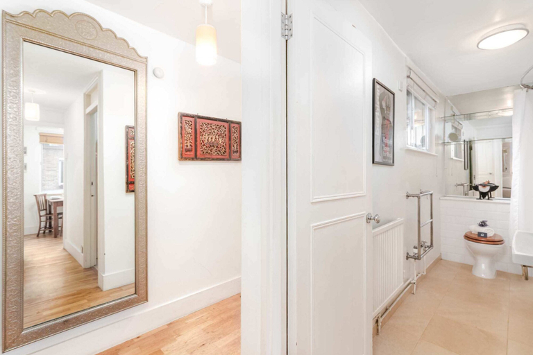 Bathroom 2, Bright Bayswater Apartment, London