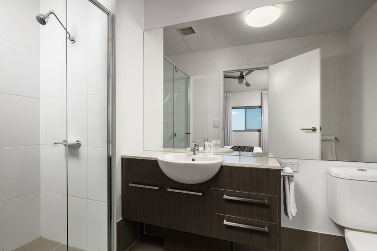 Bathroom 5, Kensington at Central, City