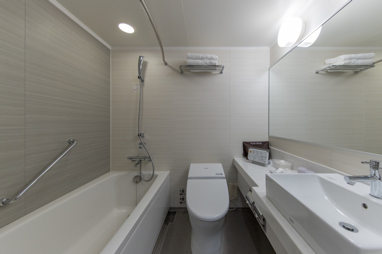 Bathroom 13