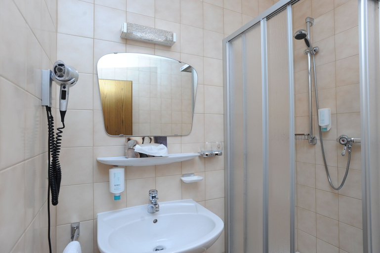 Bathroom 5, Hotel Reischenau, Augsburg