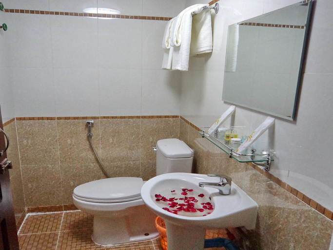 Bathroom 2, Hotel Sahara, Mandalay