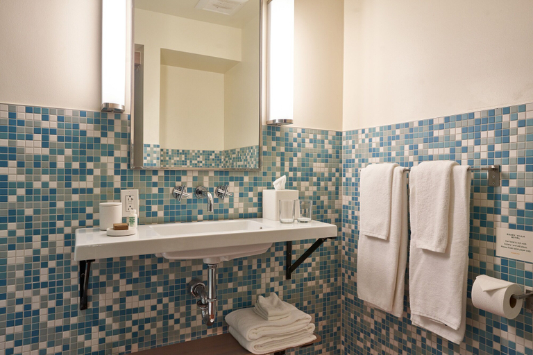 Bathroom 4, Stagecoach Inn, Bell