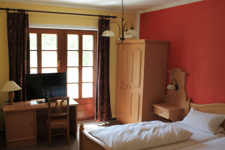 Bedroom 3, Landhotel Kahrmühle, Neustadt an der Waldnaab